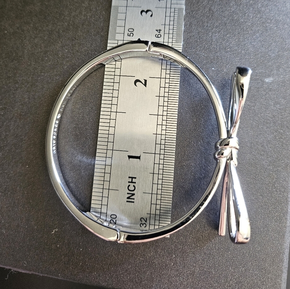 Kate Spade Silver Bow Set with Jewelry Bag - Picture 9 of 11